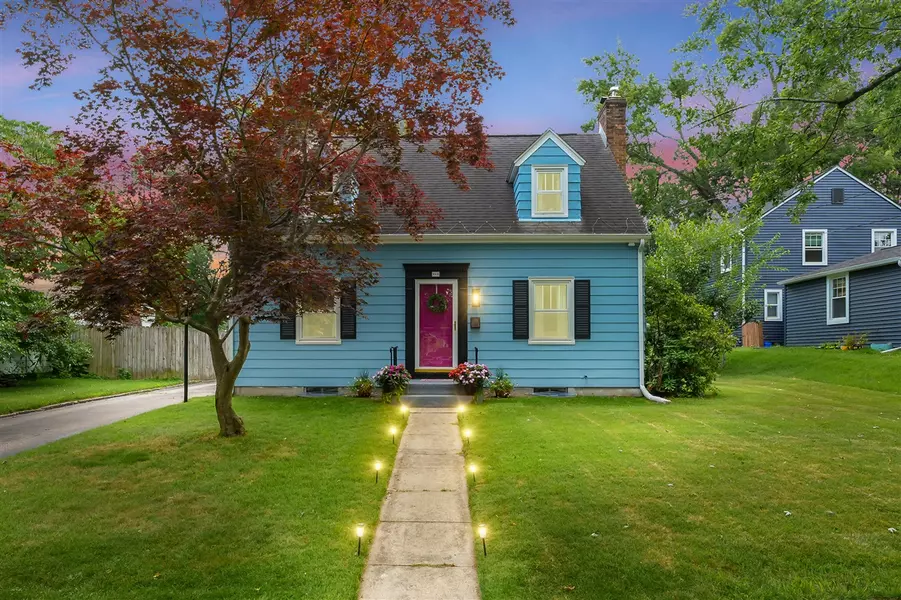 910 Lakeway Avenue, Kalamazoo, MI 49001-4924