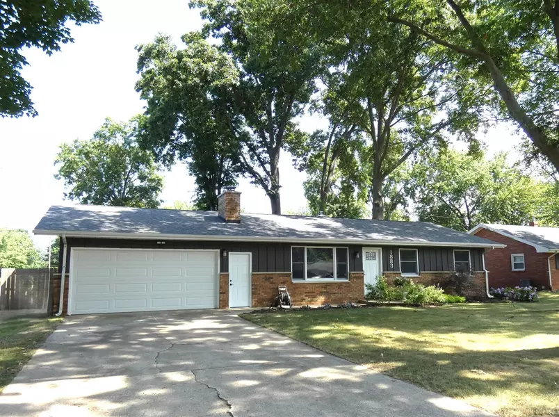 1883 N Cambridge Place, Saint Joseph, MI 49085-9441