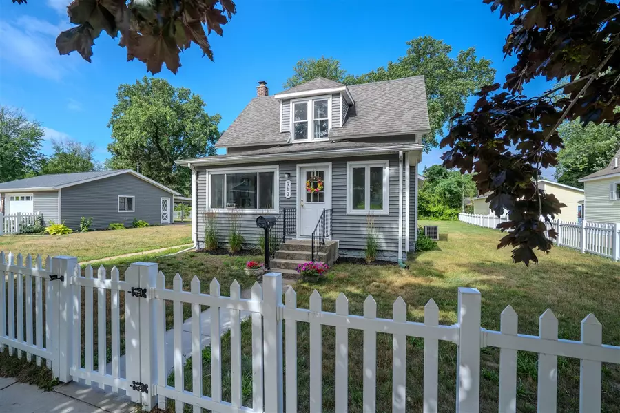 912 St Joseph Street, South Haven, MI 49090-1631