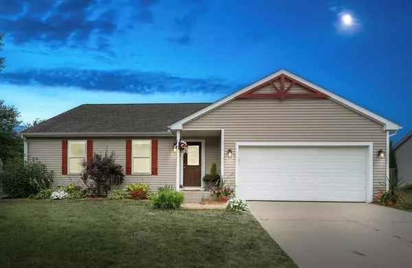 69698 Fox Crossing,  Edwardsburg,  MI 49112-8759