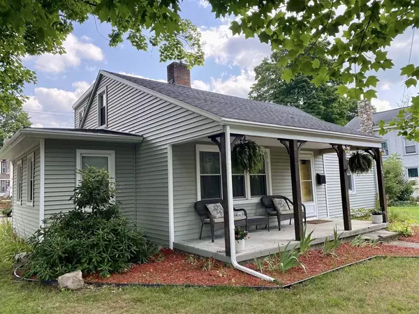 320 Church Street, Jonesville, MI 49250-1046