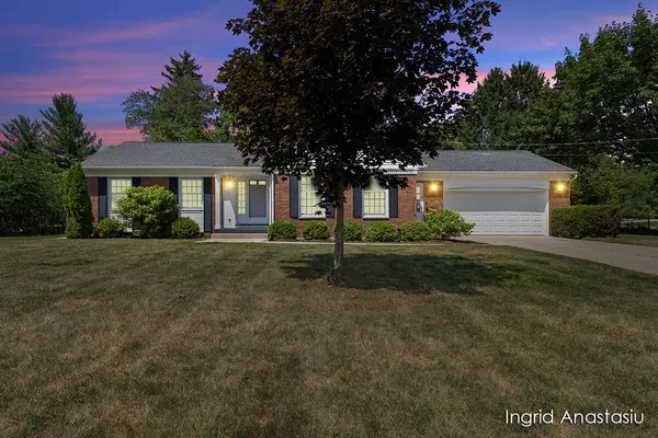 830 Greenbrier Drive, Grand Rapids, MI 49546-2244