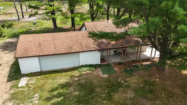 12504 N N Pine Avenue, Paris, MI 49338