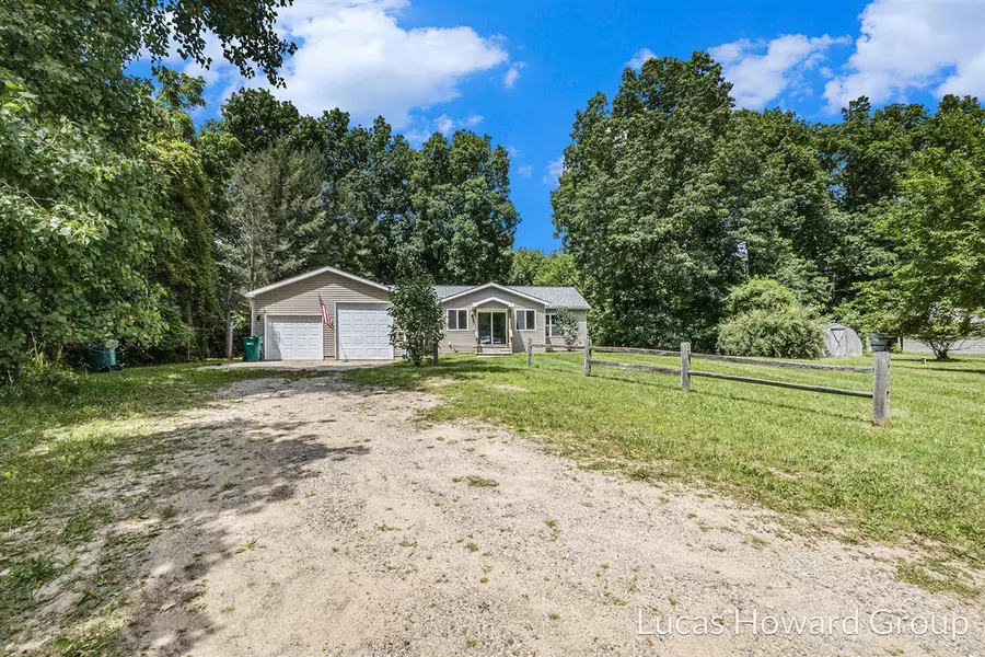 3155 Cowboy Cove Lane, Ionia, MI 48846