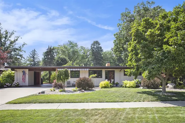 2816 Evergreen Drive, Saint Joseph, MI 49085-2326