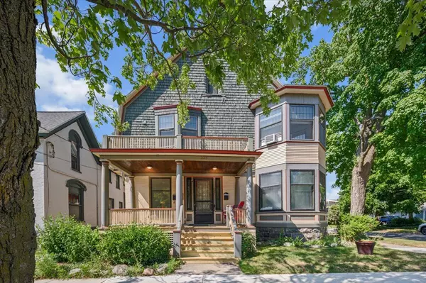 335 Crescent Street, Grand Rapids, MI 49503-3392