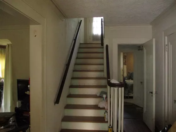 Lansing, MI 48910,1912 Moores River Drive