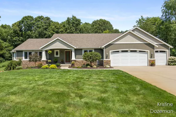 8891 O'Neal Woods Court, Alto, MI 49302