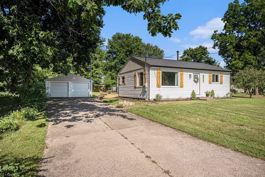 6821 Chapin Avenue, Alto, MI 49302-9338