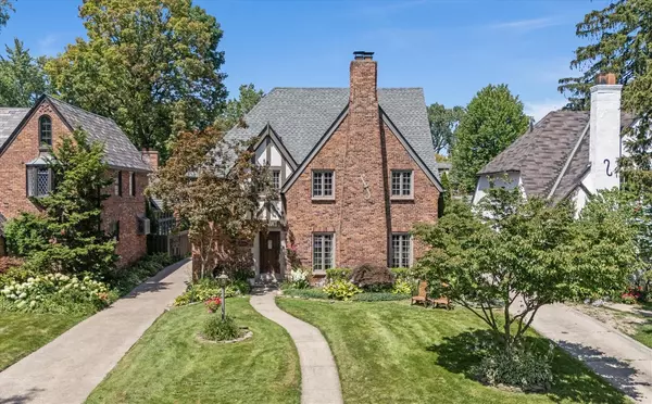 8286 Huntington Road, Huntington Woods, MI 48070-1642