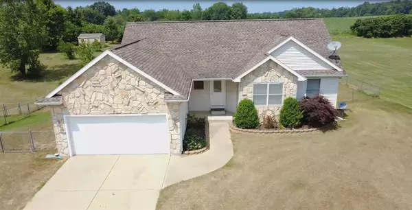 27382 Birmingham Court, Paw Paw, MI 49079
