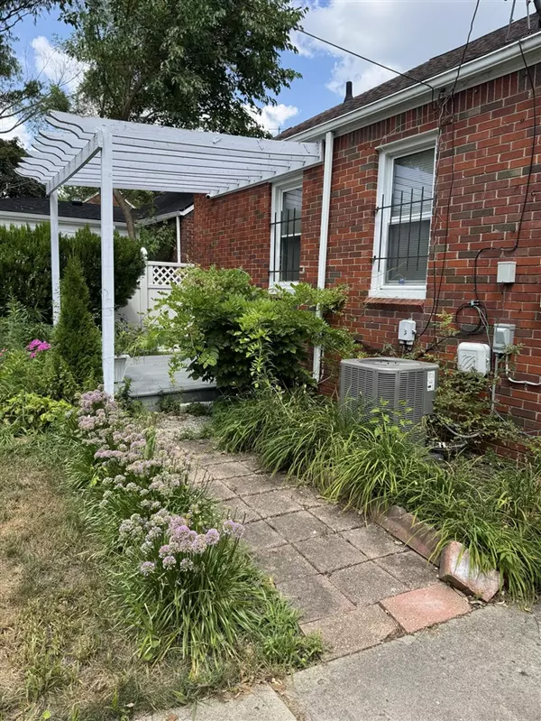 Detroit, MI 48227-4027,15785 Sorrento Avenue