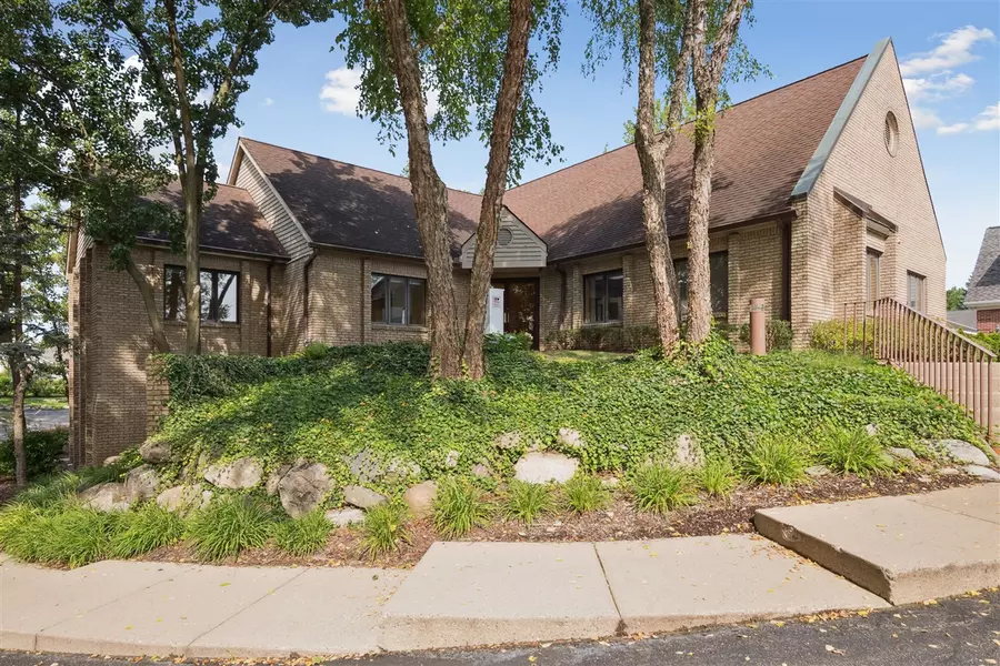 1181 N Milford Road, Milford, MI 48381-1061