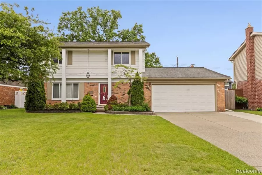 12360 Moers Drive, Sterling Heights, MI 48313-2585