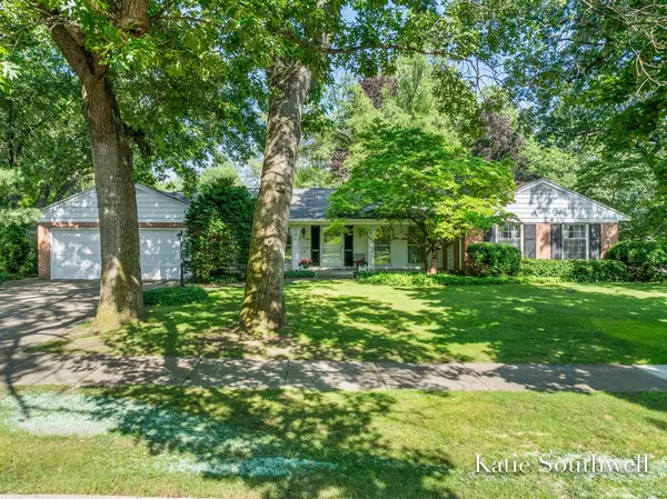 970 Santa Barbara Drive, East Grand Rapids, MI 49506