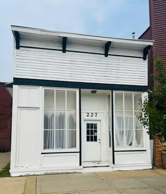 227 N Main Street, Evart, MI 49631