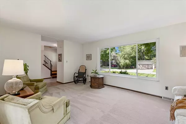Shelby Twp, MI 48317-1625,49562 Iris Drive