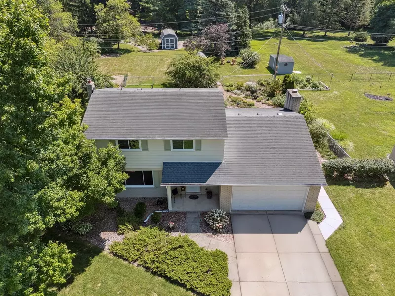 49562 Iris Drive, Shelby Twp, MI 48317-1625