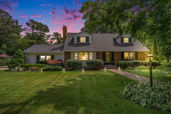 126 N Fruitport Road, Spring Lake, MI 49456-1917