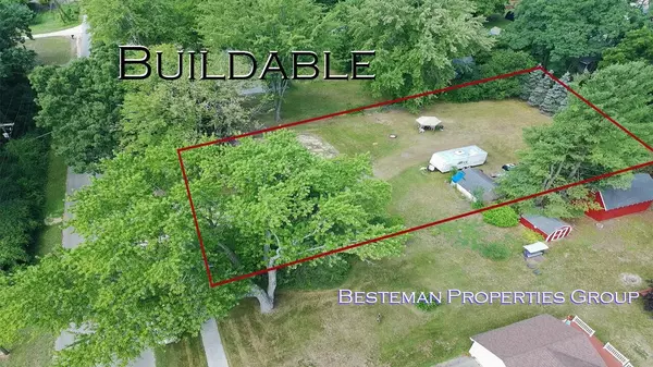 1305 E James St, White Cloud, MI 49349