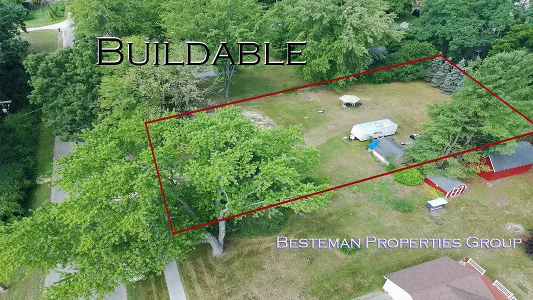 1305 E James St, White Cloud, MI 49349