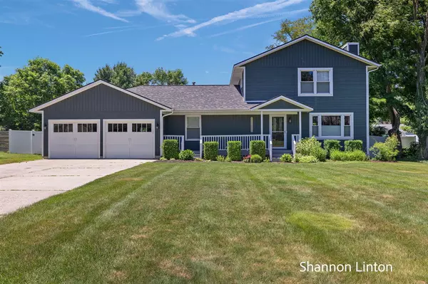 12133 Sandy Woods Drive, Grand Haven, MI 49417-9304