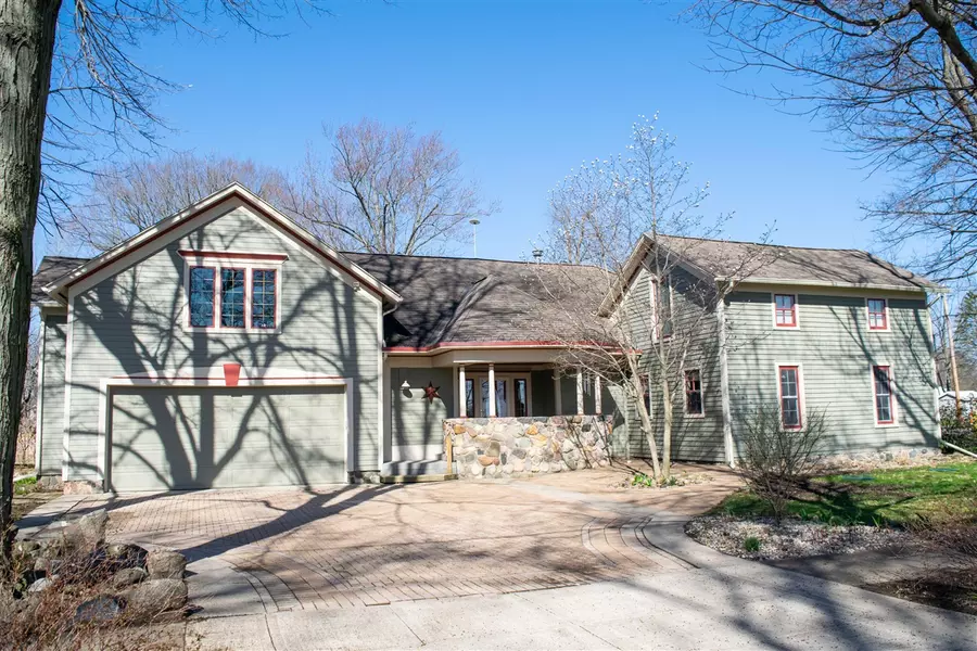 136 E South Street, Athens, MI 49011-9795