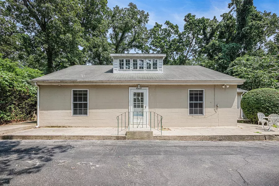 49209 Howard Avenue, New Buffalo, MI 49117-9047