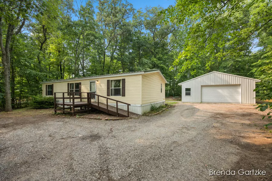 22484 W Howard City-Edmore, Howard City, MI 49329-9094