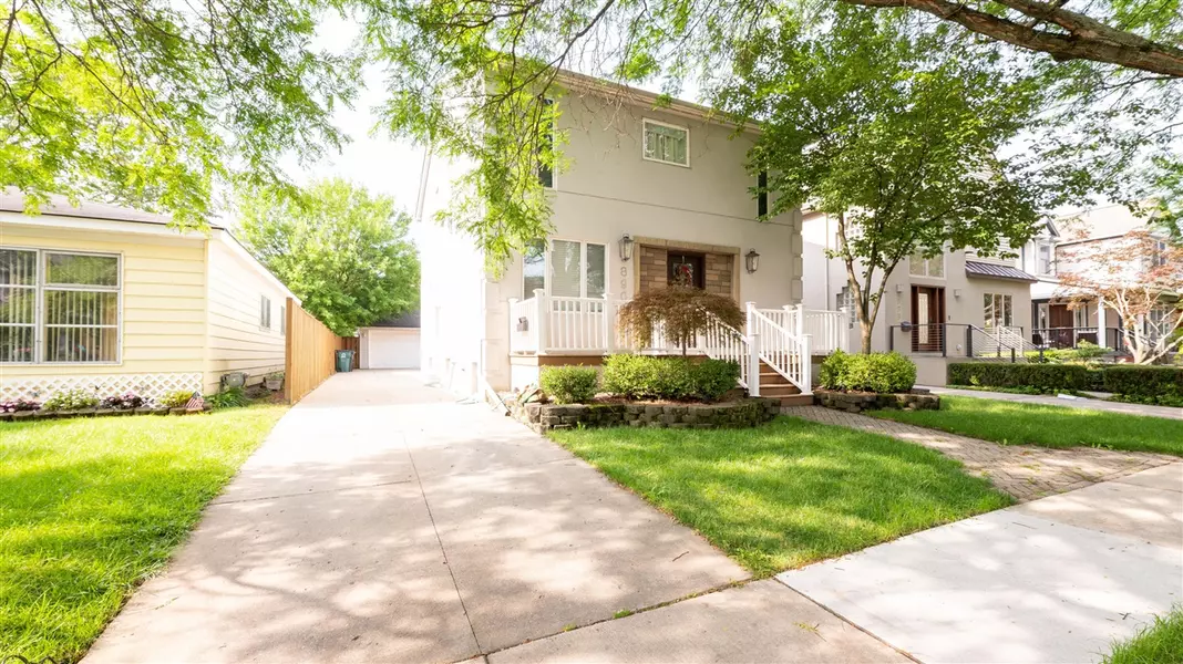 890 Emmons Avenue, Birmingham, MI 48009