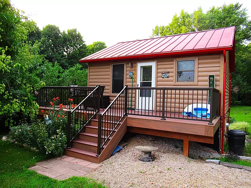 3713 Peterson Drive, Gobles, MI 49055