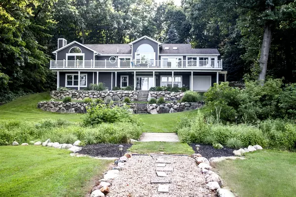 16366 Watersedge Drive, Vicksburg, MI 49097-9796