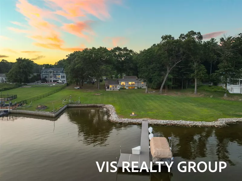 15464 Leonard Road, Spring Lake, MI 49456