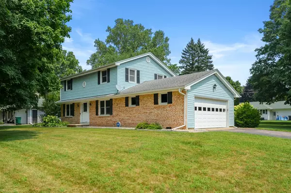 8192 Gull Manor, Richland, MI 49083