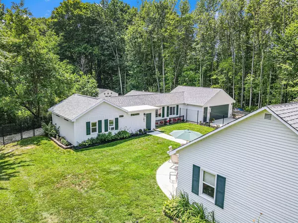 Paw Paw, MI 49079-8873,37858 County Road 665