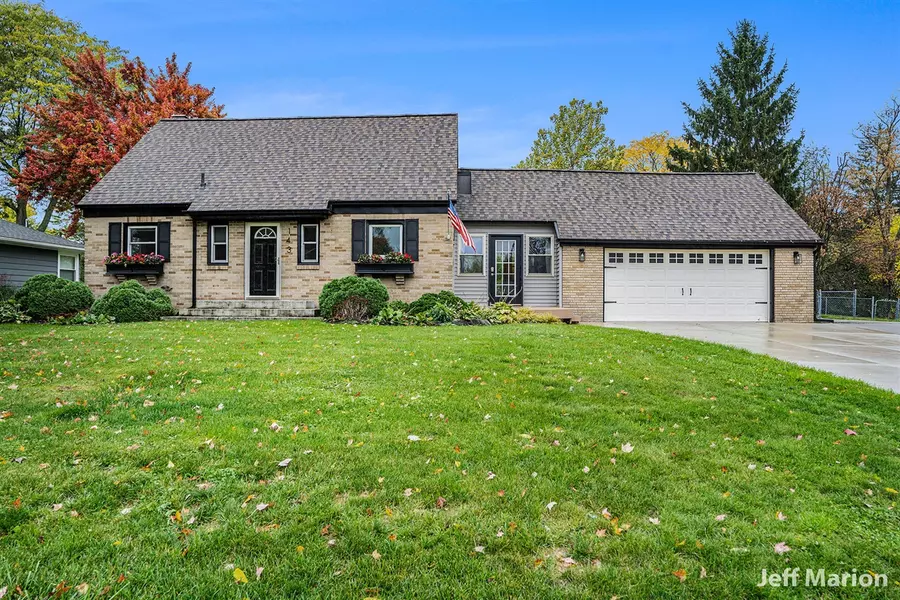 143 Ivanhoe Avenue, Grand Rapids, MI 49546