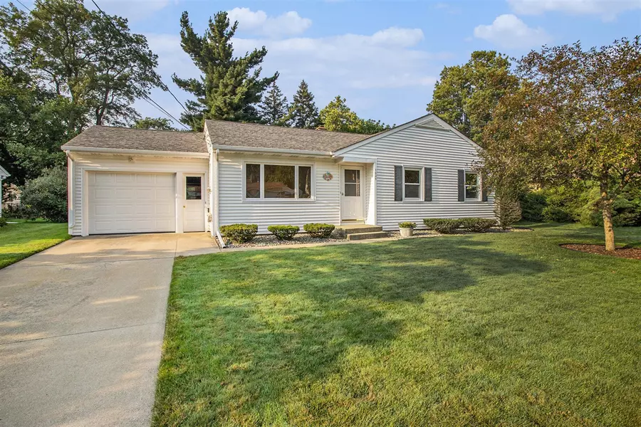 1025 Par 4 Road, Kalamazoo, MI 49008-2919
