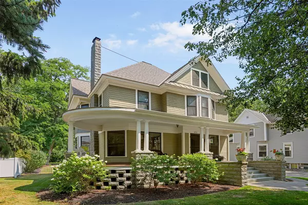 371 Pearl Street, South Haven, MI 49090-1441