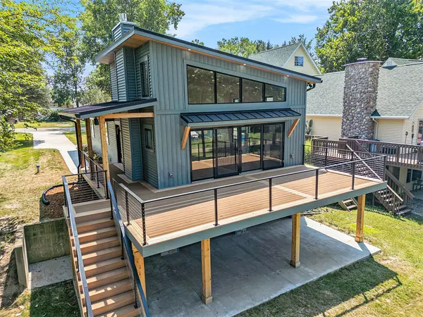Cassopolis, MI 49031-9526,65276 W Peninsula Drive