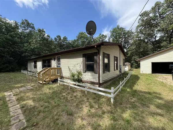 2995 S Pine Avenue, White Cloud, MI 49349