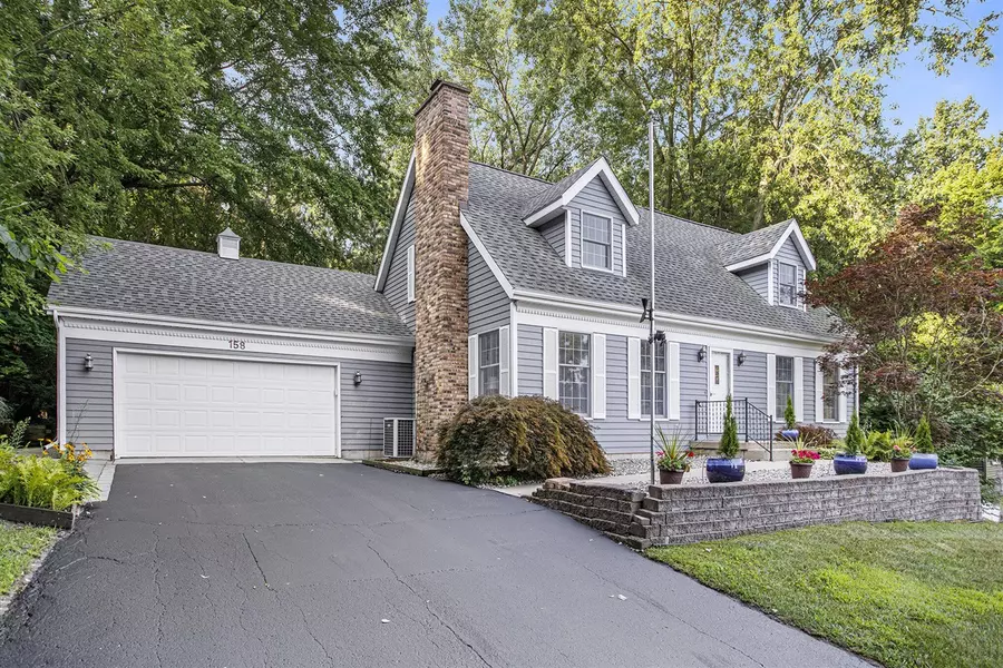 158 S Lake Doster Drive, Plainwell, MI 49080