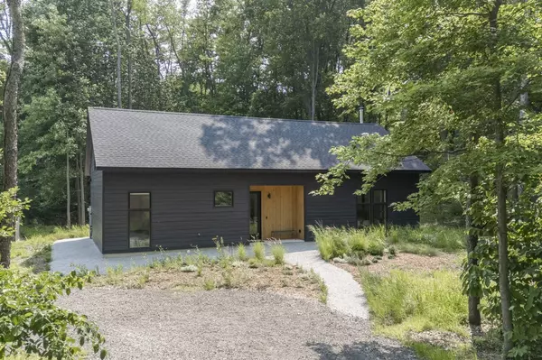 6832 Holloway Drive, Sawyer, MI 49125-9302