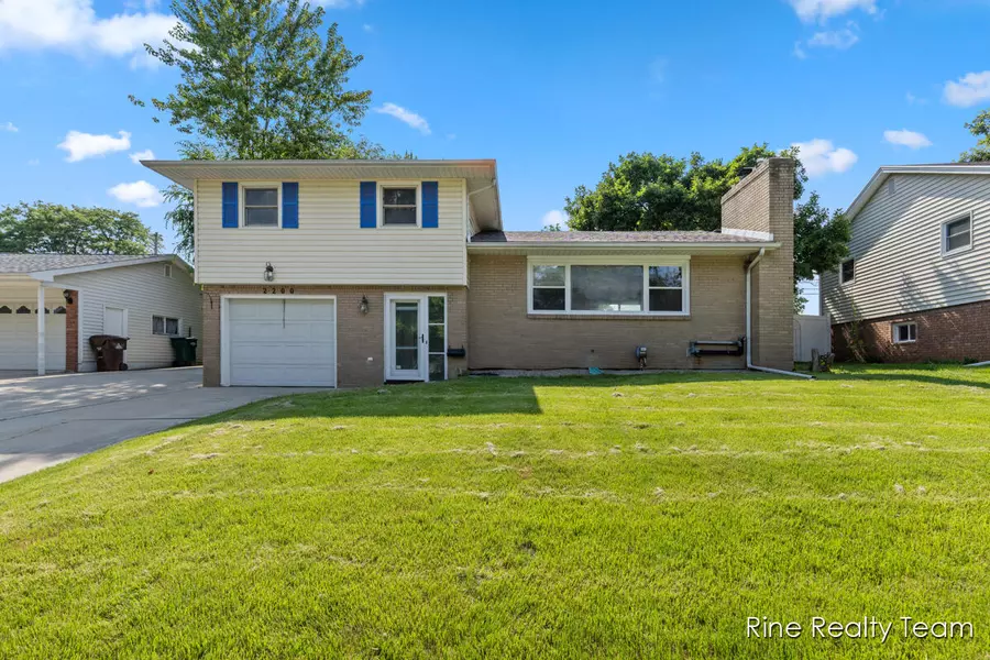 2200 Rossiter Pl Place, Lansing, MI 48911-1696