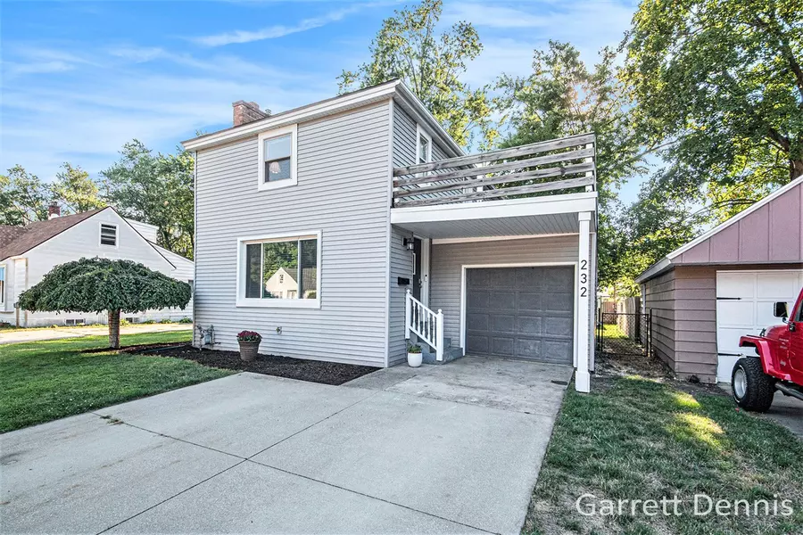 232 S Division Street, Zeeland, MI 49464-1912