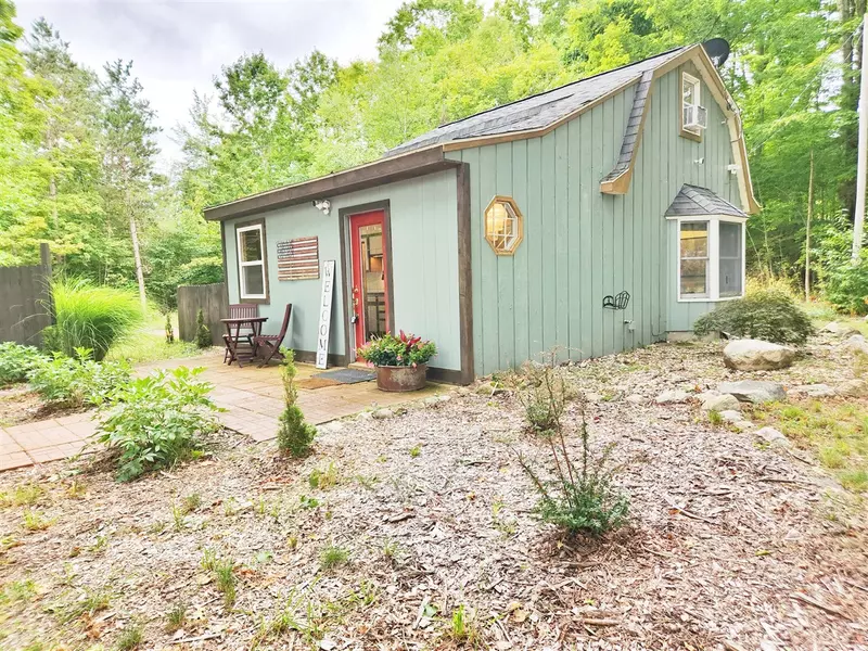 1120 N Meadowbrook Road, White Cloud, MI 49349-9719