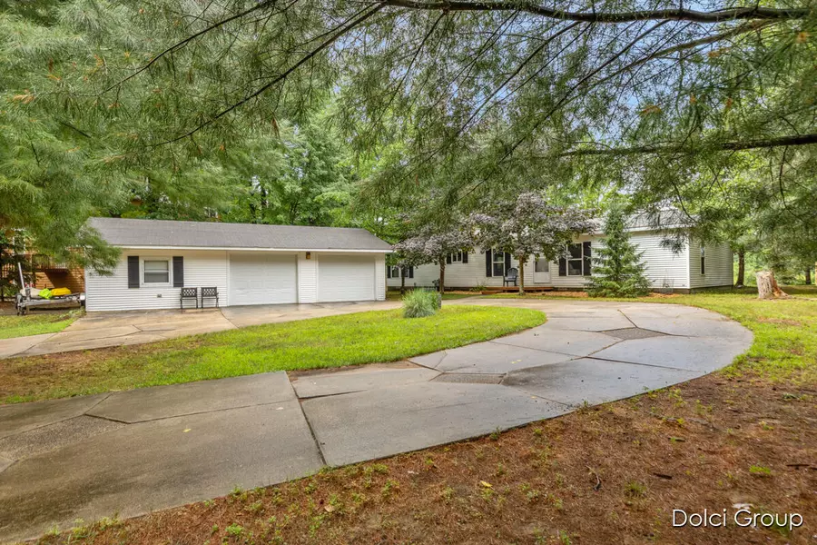 6830 E Carrigan Drive, Newaygo, MI 49337-8730
