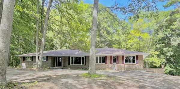 10349 E Howard City Edmore, Vestaburg, MI 48891