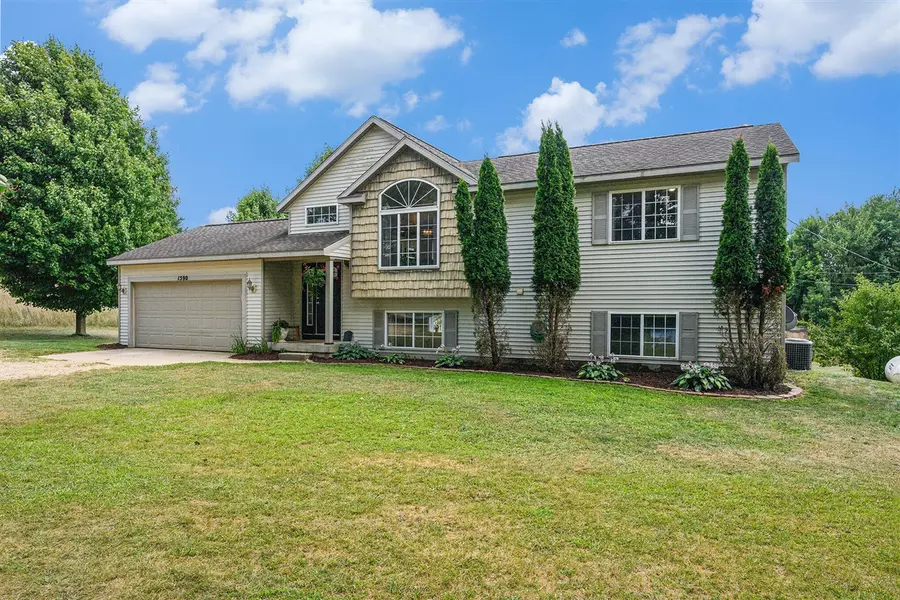 1590 121st Avenue, Hopkins, MI 49328-9655