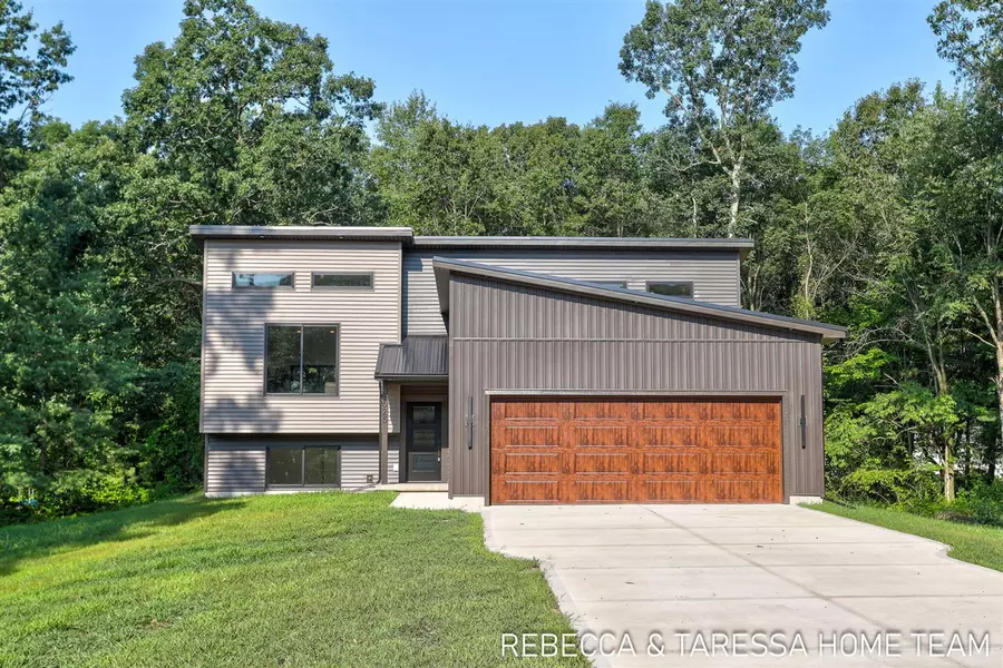 625 S Walker Road, Muskegon, MI 49442-7102