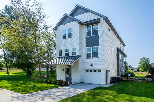 118 Elkenburg Street, South Haven, MI 49090